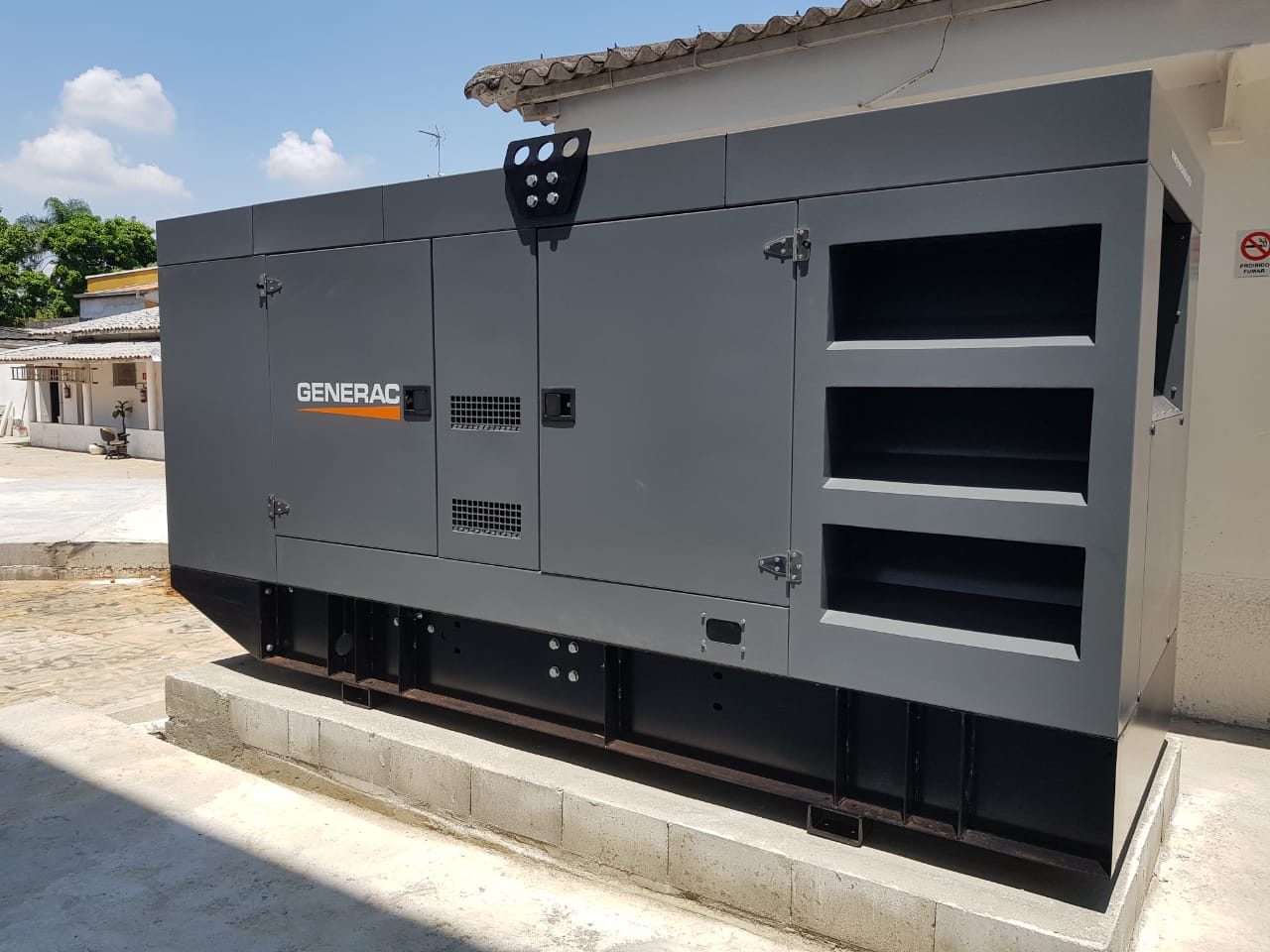 Gerador Generac da linha diesel: traseira, foto de obra